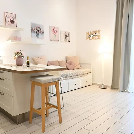 Chiaia Chic House شقة